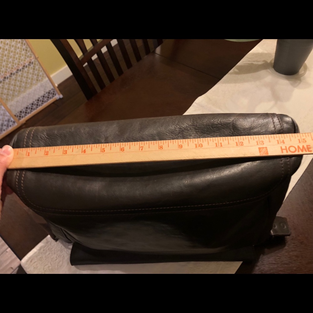 Men’s Banana Republic Leather Messenger Bag - Picture 8 of 8